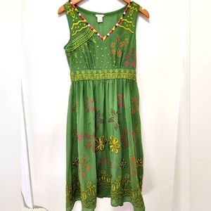 Sundance -Green v neck Dress with embroidered flowers Size 2